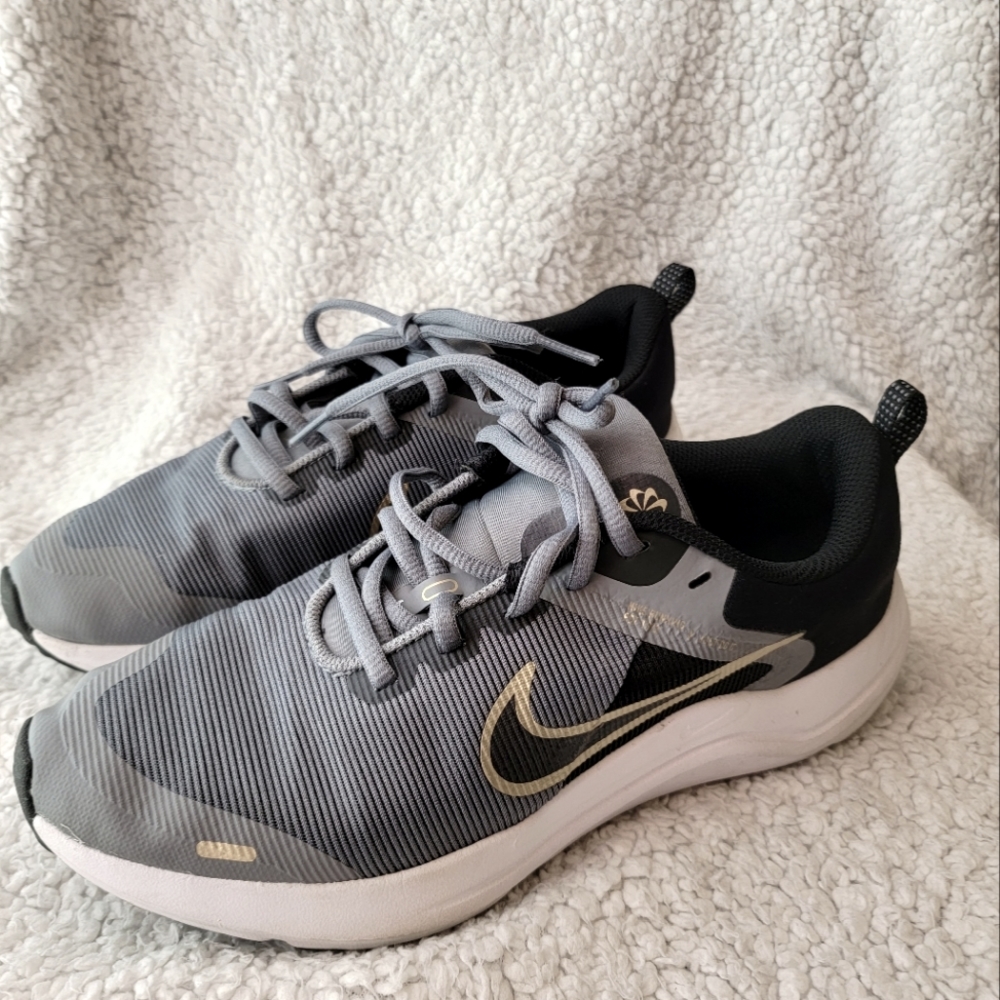 Youth Size 5.5 Nike Downshifter 12